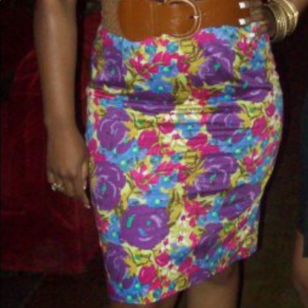 COLORFUL FLORAL PENCIL SKIRT!